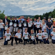 Gruppenfoto nach erfolgreichem Reitabzeichen Lehrgang am Berishof